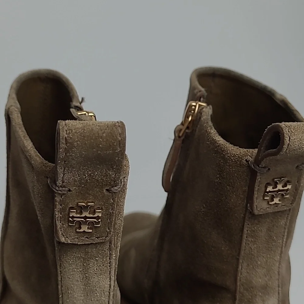 TORY BURCH TAN SUEDE SIDE ZIP FLARED WOODEN BLOCK STACKED HEEL BOOTIES 8.5M